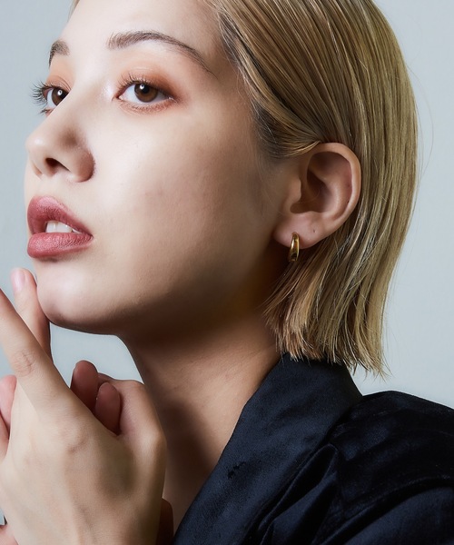 AKEL(アケル)の「【AKEL】アケル/ ぷっくりフープピアス/ 金属アレルギー対応ピアス(サージカルステンレス)(ピアス(両耳用)・レディース・ゴールド・FREE)」の1枚目の写真