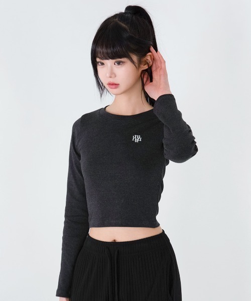 muahmuah(ムーアムーア)の「A'GEM/9 × .kom 『muah muah/ムーアムーア』 SLIM FIT CROP LONG SLEEVE T-SHIRT/スリムフィット クロップ長袖カットソー(Tシャツ/カットソー・レディース・ホワイト/チャコールグレー/ブラック/ベージュ・FREE)」の1枚目の写真