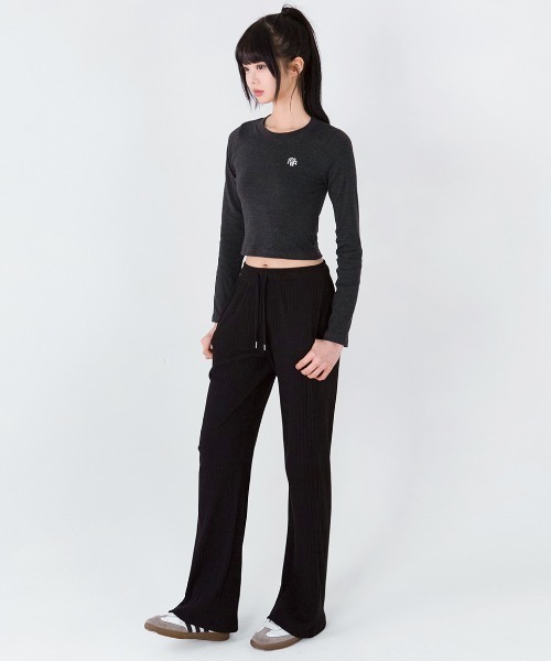 muahmuah(ムーアムーア)の「A'GEM/9 × .kom 『muah muah/ムーアムーア』 SLIM FIT CROP LONG SLEEVE T-SHIRT/スリムフィット クロップ長袖カットソー(Tシャツ/カットソー・レディース・ホワイト/チャコールグレー/ブラック/ベージュ・FREE)」の20枚目の写真