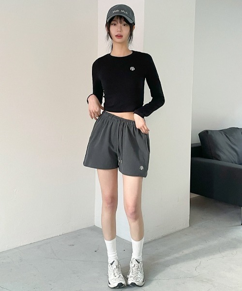 muahmuah(ムーアムーア)の「A'GEM/9 × .kom 『muah muah/ムーアムーア』 SLIM FIT CROP LONG SLEEVE T-SHIRT/スリムフィット クロップ長袖カットソー(Tシャツ/カットソー・レディース・ホワイト/チャコールグレー/ブラック/ベージュ・FREE)」の11枚目の写真