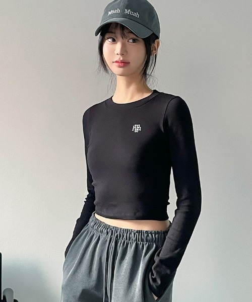 muahmuah(ムーアムーア)の「A'GEM/9 × .kom 『muah muah/ムーアムーア』 SLIM FIT CROP LONG SLEEVE T-SHIRT/スリムフィット クロップ長袖カットソー(Tシャツ/カットソー・レディース・ホワイト/チャコールグレー/ブラック/ベージュ・FREE)」の13枚目の写真