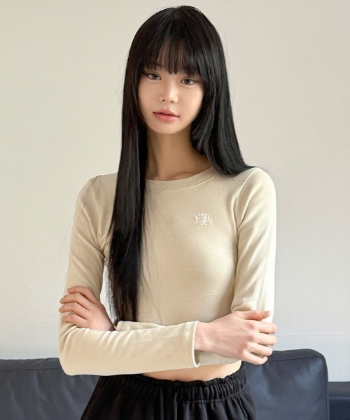 muahmuah(ムーアムーア)の「A'GEM/9 × .kom 『muah muah/ムーアムーア』 SLIM FIT CROP LONG SLEEVE T-SHIRT/スリムフィット クロップ長袖カットソー(Tシャツ/カットソー・レディース・ホワイト/チャコールグレー/ブラック/ベージュ・FREE)」の8枚目の写真