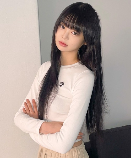 muahmuah(ムーアムーア)の「A'GEM/9 × .kom 『muah muah/ムーアムーア』 SLIM FIT CROP LONG SLEEVE T-SHIRT/スリムフィット クロップ長袖カットソー(Tシャツ/カットソー・レディース・ホワイト/チャコールグレー/ブラック/ベージュ・FREE)」の18枚目の写真