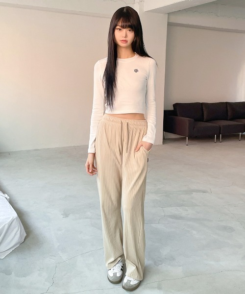 muahmuah(ムーアムーア)の「A'GEM/9 × .kom 『muah muah/ムーアムーア』 SLIM FIT CROP LONG SLEEVE T-SHIRT/スリムフィット クロップ長袖カットソー(Tシャツ/カットソー・レディース・ホワイト/チャコールグレー/ブラック/ベージュ・FREE)」の15枚目の写真