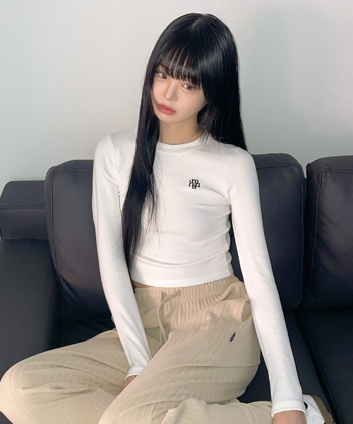 muahmuah(ムーアムーア)の「A'GEM/9 × .kom 『muah muah/ムーアムーア』 SLIM FIT CROP LONG SLEEVE T-SHIRT/スリムフィット クロップ長袖カットソー(Tシャツ/カットソー・レディース・ホワイト/チャコールグレー/ブラック/ベージュ・FREE)」の16枚目の写真