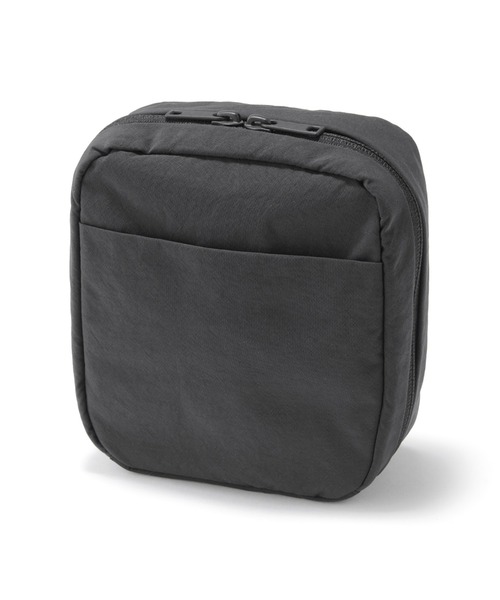 無印良品（ムジルシリョウヒン）の「リンクルナイロン　大きく開くスクエアポーチ　約１４×１６×６ｃｍ（ポーチ・レディース・ダークグレー/ピンク/グレー・FREE）」の2枚目の写真