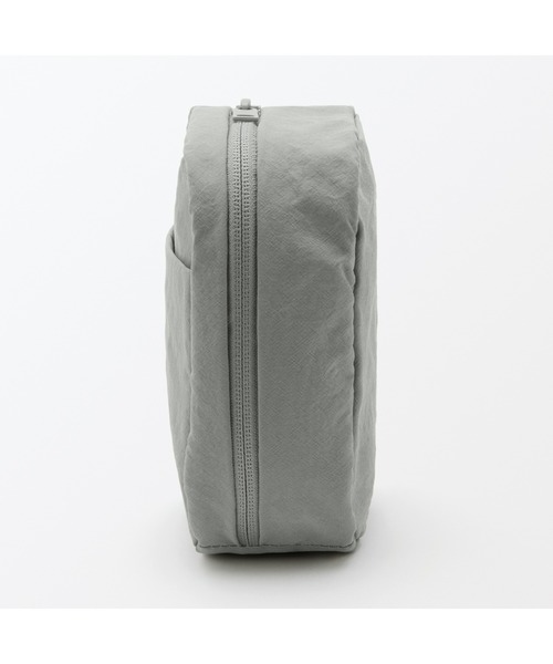 無印良品（ムジルシリョウヒン）の「リンクルナイロン　大きく開くスクエアポーチ　約１４×１６×６ｃｍ（ポーチ・レディース・ダークグレー/ピンク/グレー・FREE）」の5枚目の写真