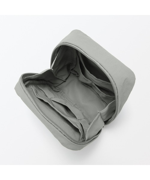無印良品（ムジルシリョウヒン）の「リンクルナイロン　大きく開くスクエアポーチ　約１４×１６×６ｃｍ（ポーチ・レディース・ダークグレー/ピンク/グレー・FREE）」の6枚目の写真