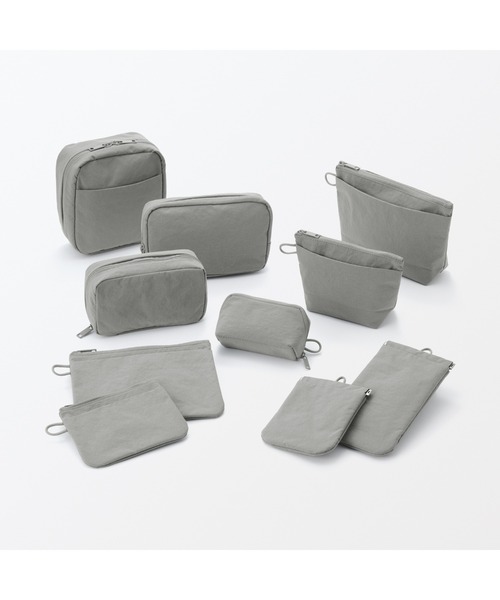 無印良品（ムジルシリョウヒン）の「リンクルナイロン　大きく開くスクエアポーチ　約１４×１６×６ｃｍ（ポーチ・レディース・ダークグレー/ピンク/グレー・FREE）」の9枚目の写真