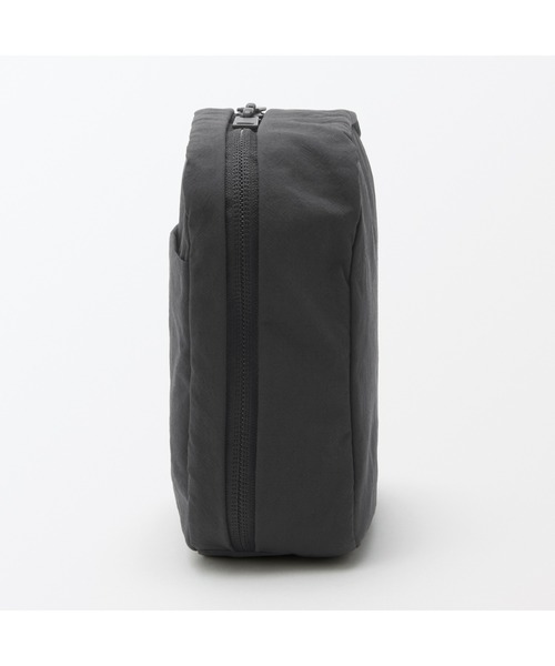 無印良品（ムジルシリョウヒン）の「リンクルナイロン　大きく開くスクエアポーチ　約１４×１６×６ｃｍ（ポーチ・レディース・ダークグレー/ピンク/グレー・FREE）」の11枚目の写真