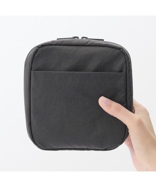 無印良品（ムジルシリョウヒン）の「リンクルナイロン　大きく開くスクエアポーチ　約１４×１６×６ｃｍ（ポーチ・レディース・ダークグレー/ピンク/グレー・FREE）」の14枚目の写真