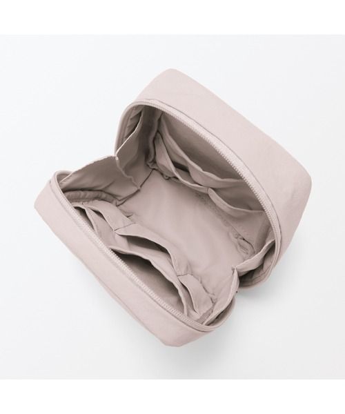 無印良品（ムジルシリョウヒン）の「リンクルナイロン　大きく開くスクエアポーチ　約１４×１６×６ｃｍ（ポーチ・レディース・ダークグレー/ピンク/グレー・FREE）」の18枚目の写真