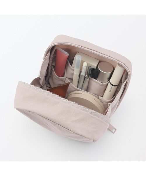 無印良品（ムジルシリョウヒン）の「リンクルナイロン　大きく開くスクエアポーチ　約１４×１６×６ｃｍ（ポーチ・レディース・ダークグレー/ピンク/グレー・FREE）」の19枚目の写真