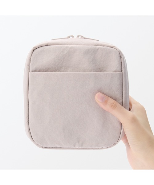 無印良品（ムジルシリョウヒン）の「リンクルナイロン　大きく開くスクエアポーチ　約１４×１６×６ｃｍ（ポーチ・レディース・ダークグレー/ピンク/グレー・FREE）」の20枚目の写真