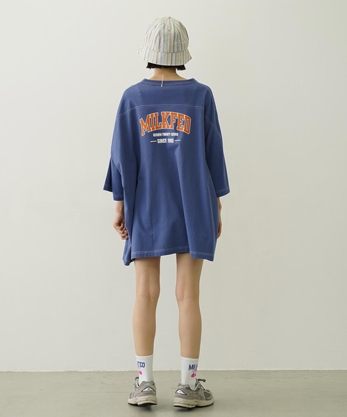 Champion（チャンピオン）の「MILKFED.×CHAMPION COLLEGE LOGO BIG FOOTBALL TEE（Tシャツ/カットソー・レディース・オートミール/ベージュ/ブラック/ブルー・ONE SIZE）」の10枚目の写真