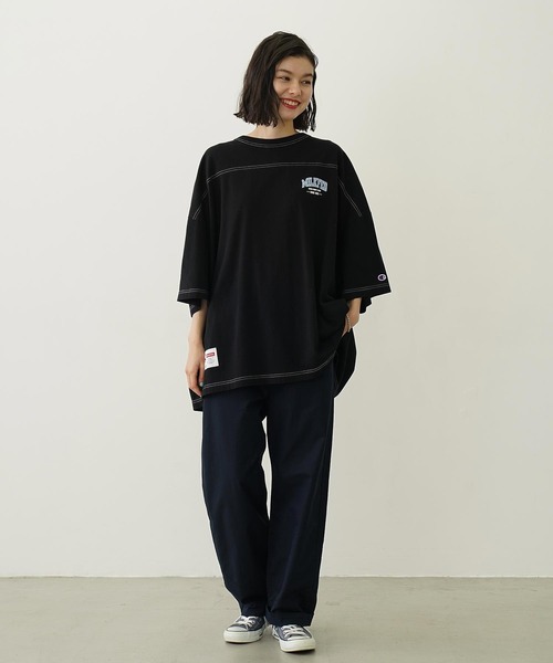 Champion（チャンピオン）の「MILKFED.×CHAMPION COLLEGE LOGO BIG FOOTBALL TEE（Tシャツ/カットソー・レディース・オートミール/ベージュ/ブラック/ブルー・ONE SIZE）」の17枚目の写真