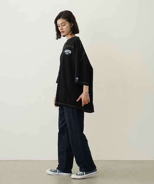 Champion（チャンピオン）の「MILKFED.×CHAMPION COLLEGE LOGO BIG FOOTBALL TEE（Tシャツ/カットソー・レディース・オートミール/ベージュ/ブラック/ブルー・ONE SIZE）」の18枚目の写真