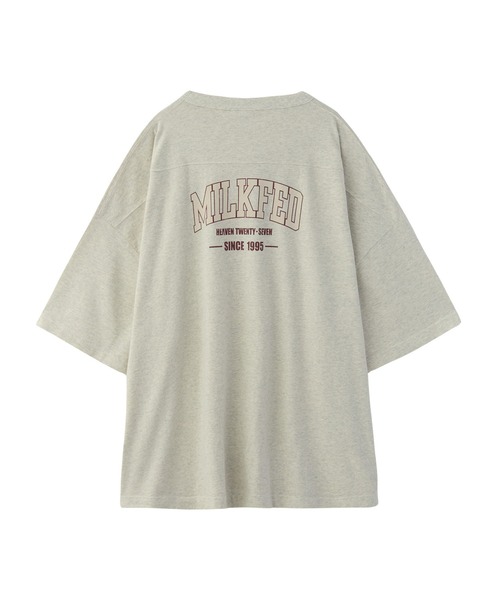 Champion（チャンピオン）の「MILKFED.×CHAMPION COLLEGE LOGO BIG FOOTBALL TEE（Tシャツ/カットソー・レディース・オートミール/ベージュ/ブラック/ブルー・ONE SIZE）」の22枚目の写真