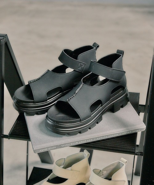 LEPSIM（レプシィム）の「厚底ソールサンダル　322183（サンダル・レディース・ブラック/アイボリー・LARGE/MEDIUM）」の19枚目の写真