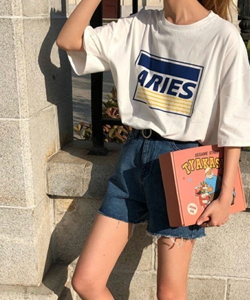 maison de LATIR(メゾンドラティール)の「夏服メンズライクなサイズ感が可愛いオーバーサイズロゴT 二の腕も日差しもさりげなくカバー◎半袖Tシャツ(Tシャツ/カットソー・レディース・ブラック/ホワイト/パープル・M/L/XL)」の4枚目の写真