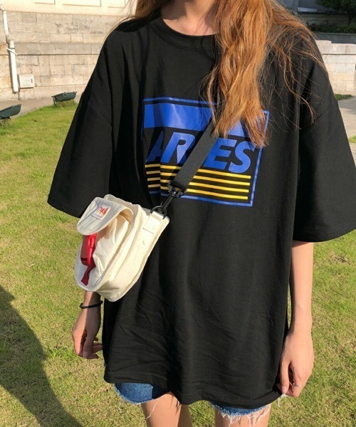 maison de LATIR(メゾンドラティール)の「夏服メンズライクなサイズ感が可愛いオーバーサイズロゴT 二の腕も日差しもさりげなくカバー◎半袖Tシャツ(Tシャツ/カットソー・レディース・ブラック/ホワイト/パープル・M/L/XL)」の5枚目の写真