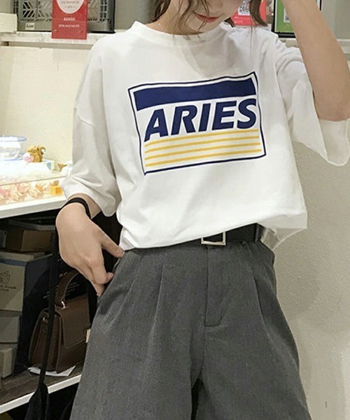 maison de LATIR(メゾンドラティール)の「夏服メンズライクなサイズ感が可愛いオーバーサイズロゴT 二の腕も日差しもさりげなくカバー◎半袖Tシャツ(Tシャツ/カットソー・レディース・ブラック/ホワイト/パープル・M/L/XL)」の7枚目の写真