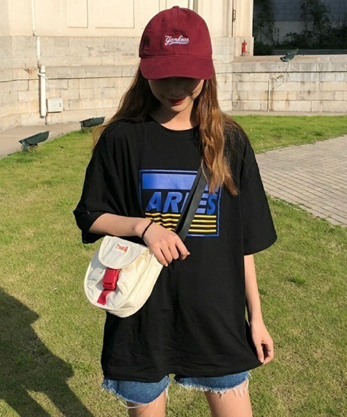 maison de LATIR(メゾンドラティール)の「夏服メンズライクなサイズ感が可愛いオーバーサイズロゴT 二の腕も日差しもさりげなくカバー◎半袖Tシャツ(Tシャツ/カットソー・レディース・ブラック/ホワイト/パープル・M/L/XL)」の9枚目の写真