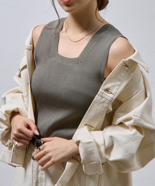 COLONY 2139（コロニートゥーワンスリーナイン）の「リブニットタンクトップ（タンクトップ・レディース・ブラック/カーキ/オフホワイト/グレー・FREE）」の4枚目の写真
