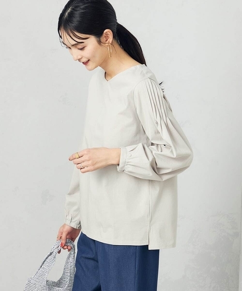 a.v.v（アーヴェヴェ）の「ピンタックスリーブトップス（Tシャツ/カットソー・レディース・ブラック/グレー系その他/クリーム/ブルー・36/38/40/34/42）」の3枚目の写真