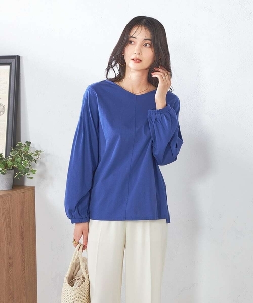 a.v.v（アーヴェヴェ）の「ピンタックスリーブトップス（Tシャツ/カットソー・レディース・ブラック/グレー系その他/クリーム/ブルー・36/38/40/34/42）」の4枚目の写真
