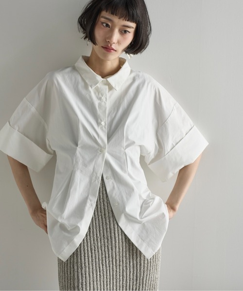 THE YOn（ザヨン）の「ロールアップハーフスリーブウエストタックシャツ（シャツ/ブラウス・レディース・オフホワイト/サックスブルー/イエロー・FREE）」の2枚目の写真