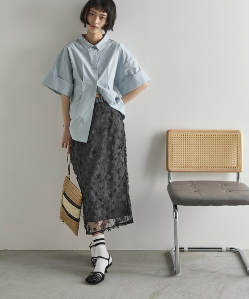 THE YOn（ザヨン）の「ロールアップハーフスリーブウエストタックシャツ（シャツ/ブラウス・レディース・オフホワイト/サックスブルー/イエロー・FREE）」の16枚目の写真