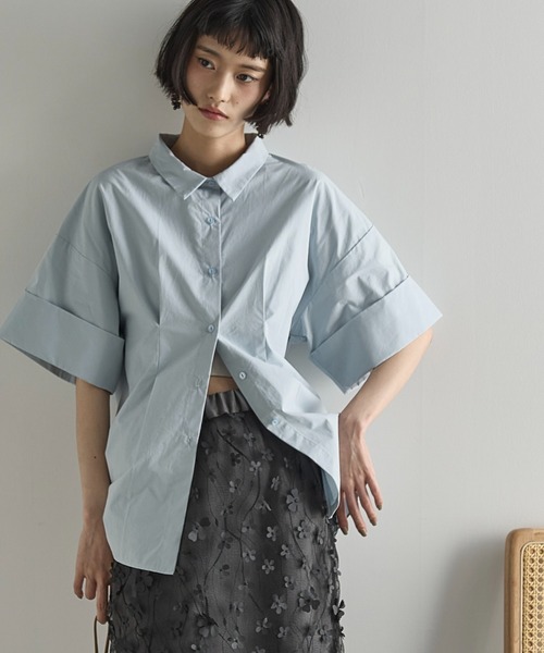 THE YOn（ザヨン）の「ロールアップハーフスリーブウエストタックシャツ（シャツ/ブラウス・レディース・オフホワイト/サックスブルー/イエロー・FREE）」の9枚目の写真