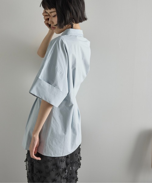 THE YOn（ザヨン）の「ロールアップハーフスリーブウエストタックシャツ（シャツ/ブラウス・レディース・オフホワイト/サックスブルー/イエロー・FREE）」の13枚目の写真
