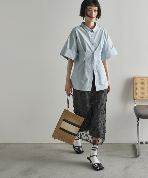 THE YOn（ザヨン）の「ロールアップハーフスリーブウエストタックシャツ（シャツ/ブラウス・レディース・オフホワイト/サックスブルー/イエロー・FREE）」の20枚目の写真