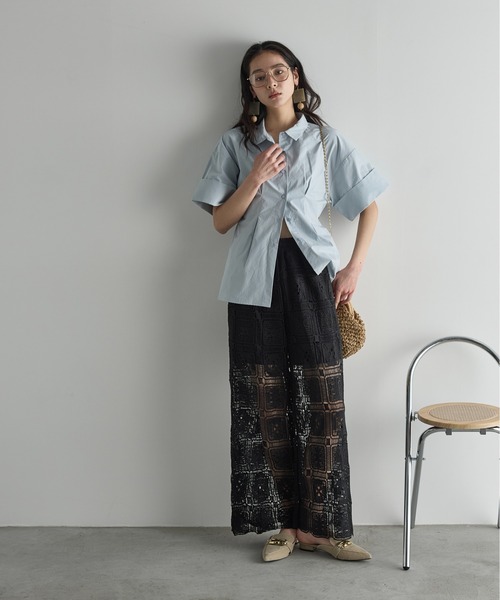 THE YOn（ザヨン）の「ロールアップハーフスリーブウエストタックシャツ（シャツ/ブラウス・レディース・オフホワイト/サックスブルー/イエロー・FREE）」の5枚目の写真