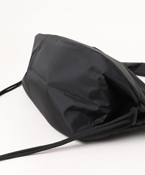 HUNTER（ハンター）の「HUNTER/ハンター ショルダーバック TRAVEL HOBO SLING トラベル ホーボー シリング  UBS3932NRS（ショルダーバッグ・レディース・ブラック/スカイブルー/シルバー・FREE）」の5枚目の写真