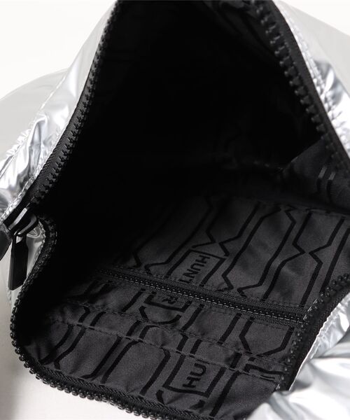 HUNTER（ハンター）の「HUNTER/ハンター ショルダーバック TRAVEL HOBO SLING トラベル ホーボー シリング  UBS3932NRS（ショルダーバッグ・レディース・ブラック/スカイブルー/シルバー・FREE）」の7枚目の写真