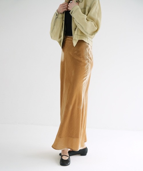 CLANE（クラネ）の「VELOR MERMAID LINE SKIRT（スカート・レディース・ベージュ/ブラック/レッド・0/2/1）」の6枚目の写真