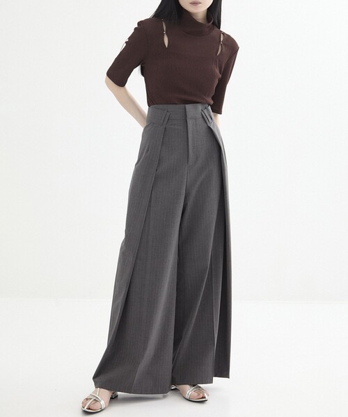 UNITED TOKYO（ユナイテッドトウキョウ）の「スリットホックカットプルオーバー｜細見え/ウォッシャブル/カットアウト/半袖/春服（Tシャツ/カットソー・レディース・ダークネイビー/ブラウン/イエロー・FREE）」の4枚目の写真