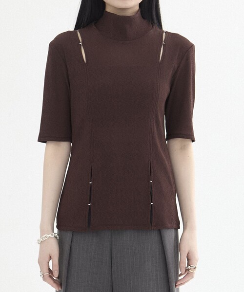 UNITED TOKYO（ユナイテッドトウキョウ）の「スリットホックカットプルオーバー｜細見え/ウォッシャブル/カットアウト/半袖/春服（Tシャツ/カットソー・レディース・ダークネイビー/ブラウン/イエロー・FREE）」の6枚目の写真