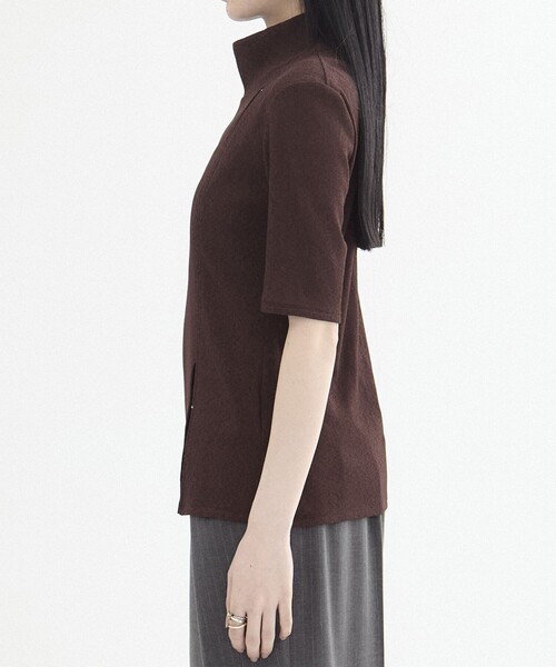 UNITED TOKYO（ユナイテッドトウキョウ）の「スリットホックカットプルオーバー｜細見え/ウォッシャブル/カットアウト/半袖/春服（Tシャツ/カットソー・レディース・ダークネイビー/ブラウン/イエロー・FREE）」の7枚目の写真