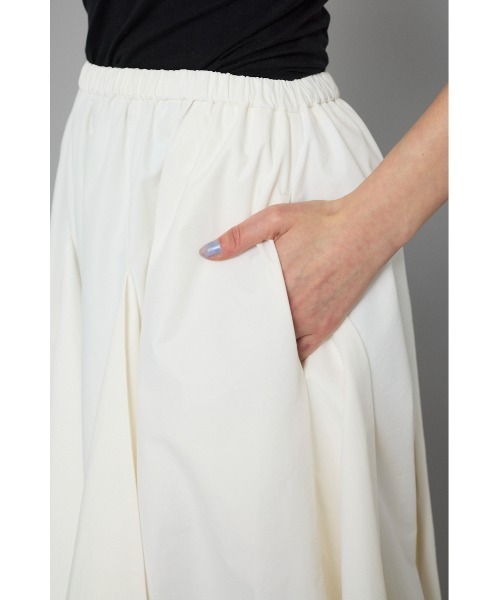 HeRIN.CYE（ヘリンドットサイ）の「Triangle skirt　　トライアングルスカート（スカート・レディース・オフホワイト/ブルー/ブラック・FREE）」の9枚目の写真