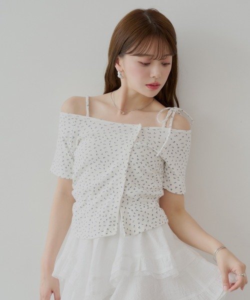 Chico（チコ）の「アシメ肩リボン小花柄テレコオフショルT（Tシャツ/カットソー・レディース・オートミール/ホワイト/ピンク/ホワイト系その他2・FREE）」の3枚目の写真