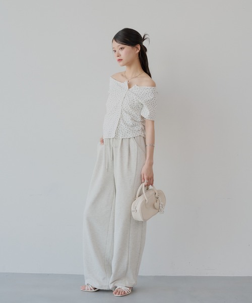 Chico（チコ）の「アシメ肩リボン小花柄テレコオフショルT（Tシャツ/カットソー・レディース・オートミール/ホワイト/ピンク/ホワイト系その他2・FREE）」の8枚目の写真