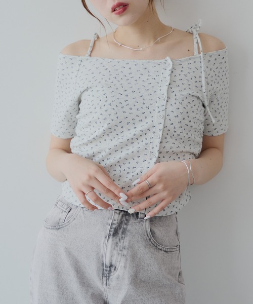 Chico（チコ）の「アシメ肩リボン小花柄テレコオフショルT（Tシャツ/カットソー・レディース・オートミール/ホワイト/ピンク/ホワイト系その他2・FREE）」の18枚目の写真