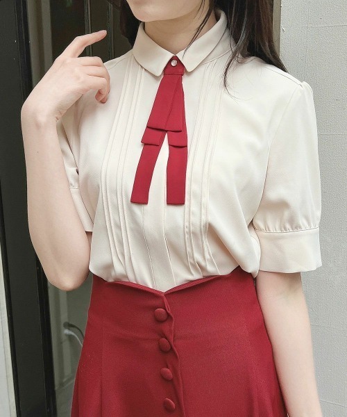 an another angelus（アンアナザーアンジェラス）の「多重リボンタイ付き５分袖ブラウス（シャツ/ブラウス・レディース・ホワイト×レッド/ホワイト×ブラック・FREE）」の9枚目の写真