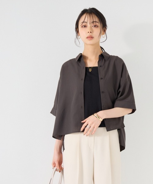 SMILE LAND(スマイルランド)の「<大きいサイズ>【美極シャツ】ショート丈シャツ<大きいサイズ有>(シャツ/ブラウス・レディース・チャコール/サーモンピンク/イエロー/ベージュ・3L/LL/4L/L/5L)」の18枚目の写真