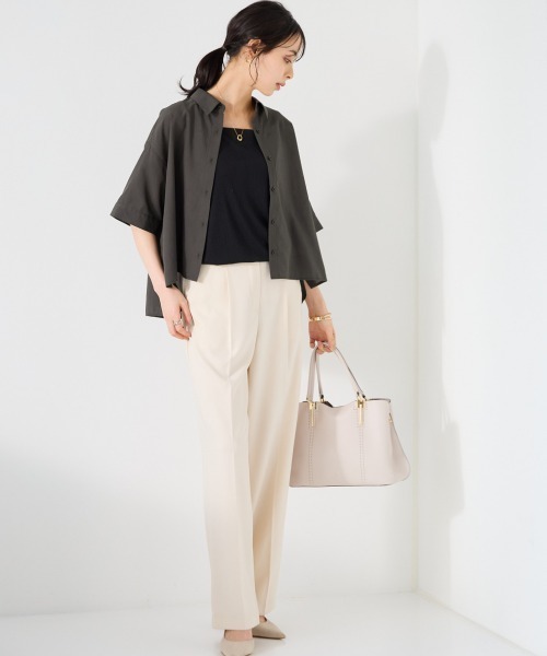 SMILE LAND(スマイルランド)の「<大きいサイズ>【美極シャツ】ショート丈シャツ<大きいサイズ有>(シャツ/ブラウス・レディース・チャコール/サーモンピンク/イエロー/ベージュ・3L/LL/4L/L/5L)」の17枚目の写真