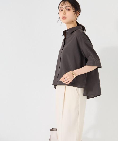 SMILE LAND(スマイルランド)の「<大きいサイズ>【美極シャツ】ショート丈シャツ<大きいサイズ有>(シャツ/ブラウス・レディース・チャコール/サーモンピンク/イエロー/ベージュ・3L/LL/4L/L/5L)」の16枚目の写真